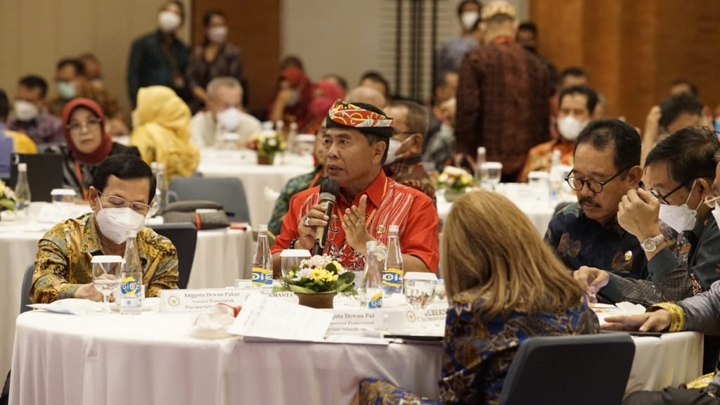 Gubernur-Desak-Pemerintah-Pusat-Buka-Kran-Moratorium