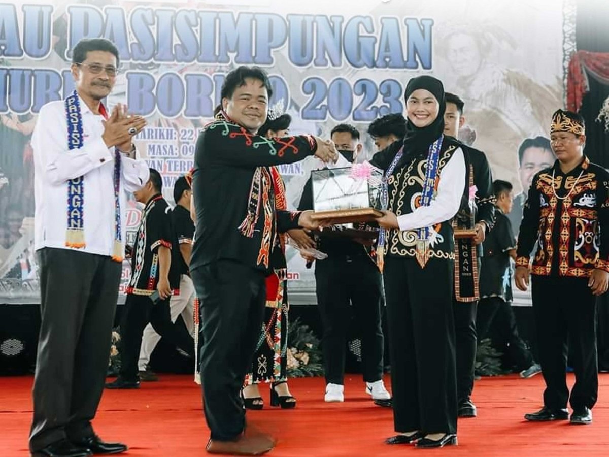 1690462320317_1690462352953